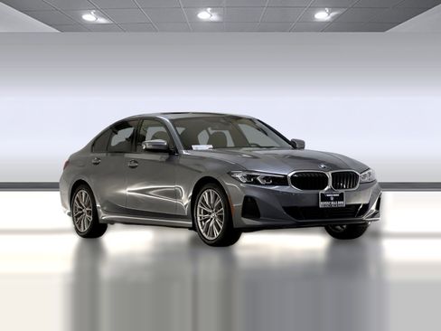 Used 2023 BMW 330i Sedan w/ Driving Assistance Package image 6