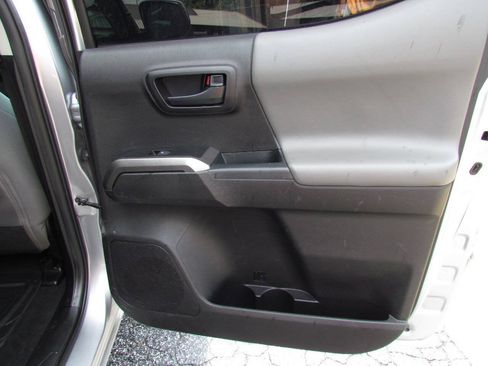 Used 2021 Toyota Tacoma SR5 RWD image 15