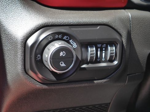 Used 2020 Jeep Gladiator Rubicon AWD/4WD image 5