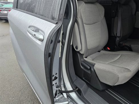 Certified 2023 Toyota Sienna LE image 14