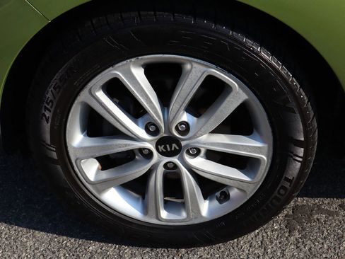 Used 2017 Kia Soul + FWD image 31