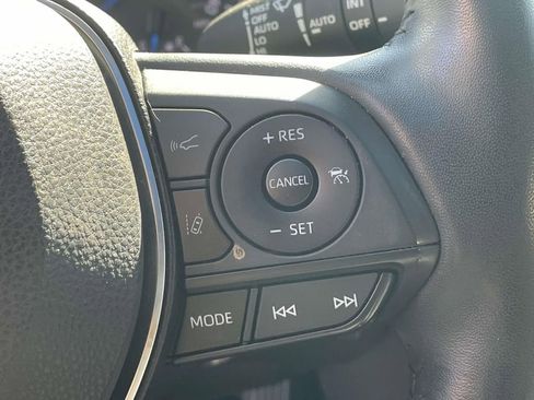 Used 2022 Toyota RAV4 XLE Premium image 22