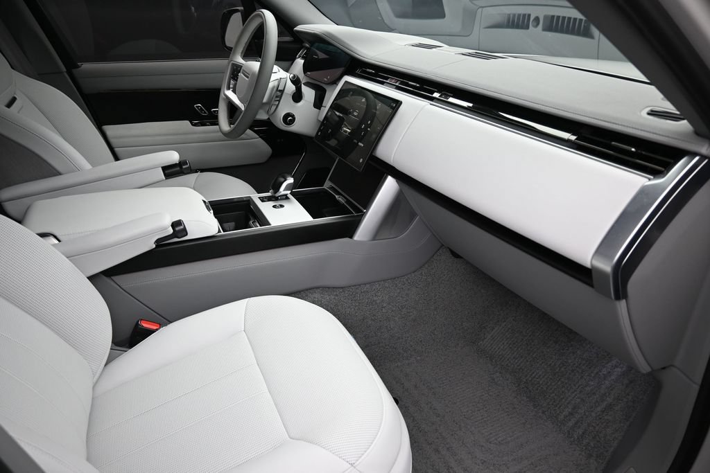 Used 2025 Land Rover Range Rover SV AWD/4WD image 24