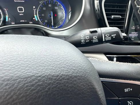 Used 2024 Chrysler Pacifica Touring-L FWD image 30