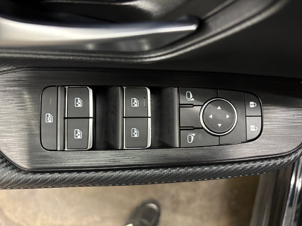 Used 2025 Nissan Kicks SR AWD/4WD image 13