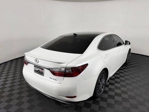 Used 2016 Lexus ES 350 w/ Luxury Package w/Wood Trim FWD image 9