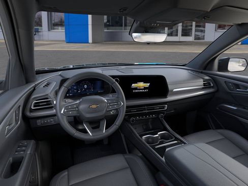 Used 2026 Chevrolet Traverse LT w/ Midnight/Sport Edition AWD/4WD image 8