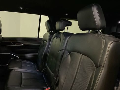 Used 2024 Jeep Wagoneer L Series III w/ Flexible Seating Group image 28