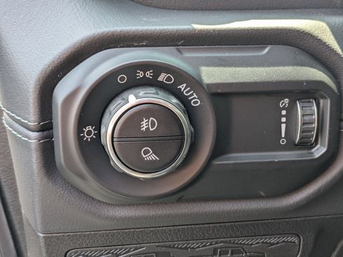 New 2025 Jeep Gladiator Sport w/ Premium Package image 14