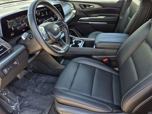 Certified 2025 Chevrolet Traverse LT FWD image 19