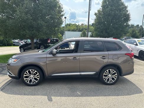 Used 2017 Mitsubishi Outlander SEL AWD/4WD image 4