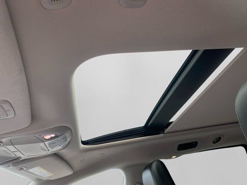 Used 2022 Chrysler Pacifica Limited FWD image 13