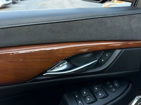 Used 2017 Cadillac Escalade ESV Premium Luxury image 15