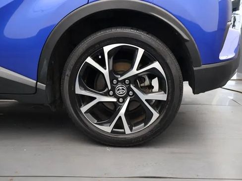 Used 2021 Toyota C-HR XLE FWD image 36