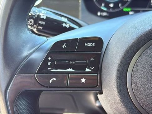 Used 2025 Hyundai Elantra SEL FWD image 19