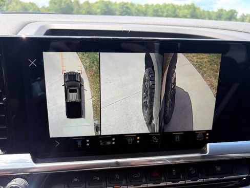 Used 2022 Chevrolet Silverado 1500 LT Trail Boss w/ LT Trail Boss Premium Package AWD/4WD image 33