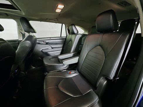 Used 2024 Toyota Highlander XLE image 29