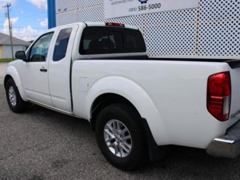 Used 2018 Nissan Frontier SV image 5