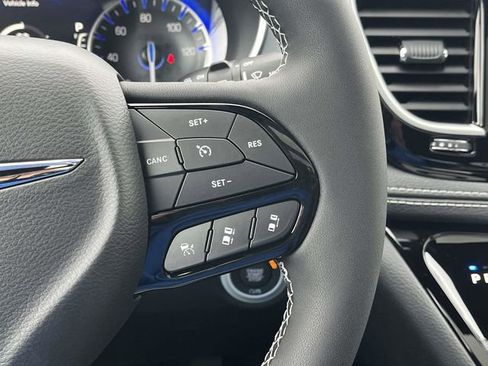 New 2026 Chrysler Pacifica Limited image 20