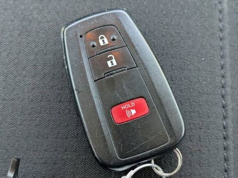 Used 2022 Toyota Prius LE image 25