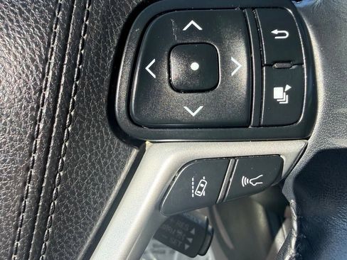 Used 2018 Toyota Highlander XLE AWD/4WD image 20