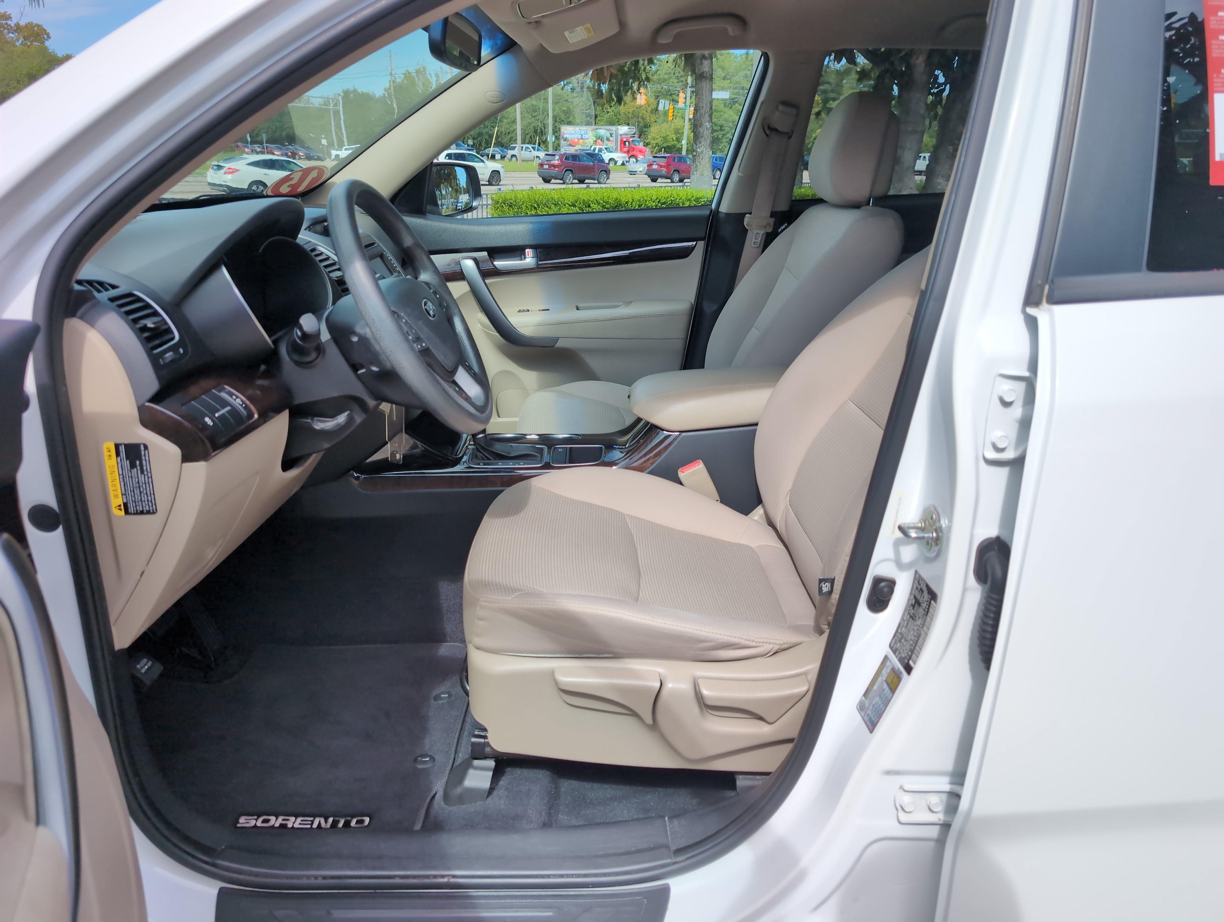 Used 2015 Kia Sorento LX FWD image 16