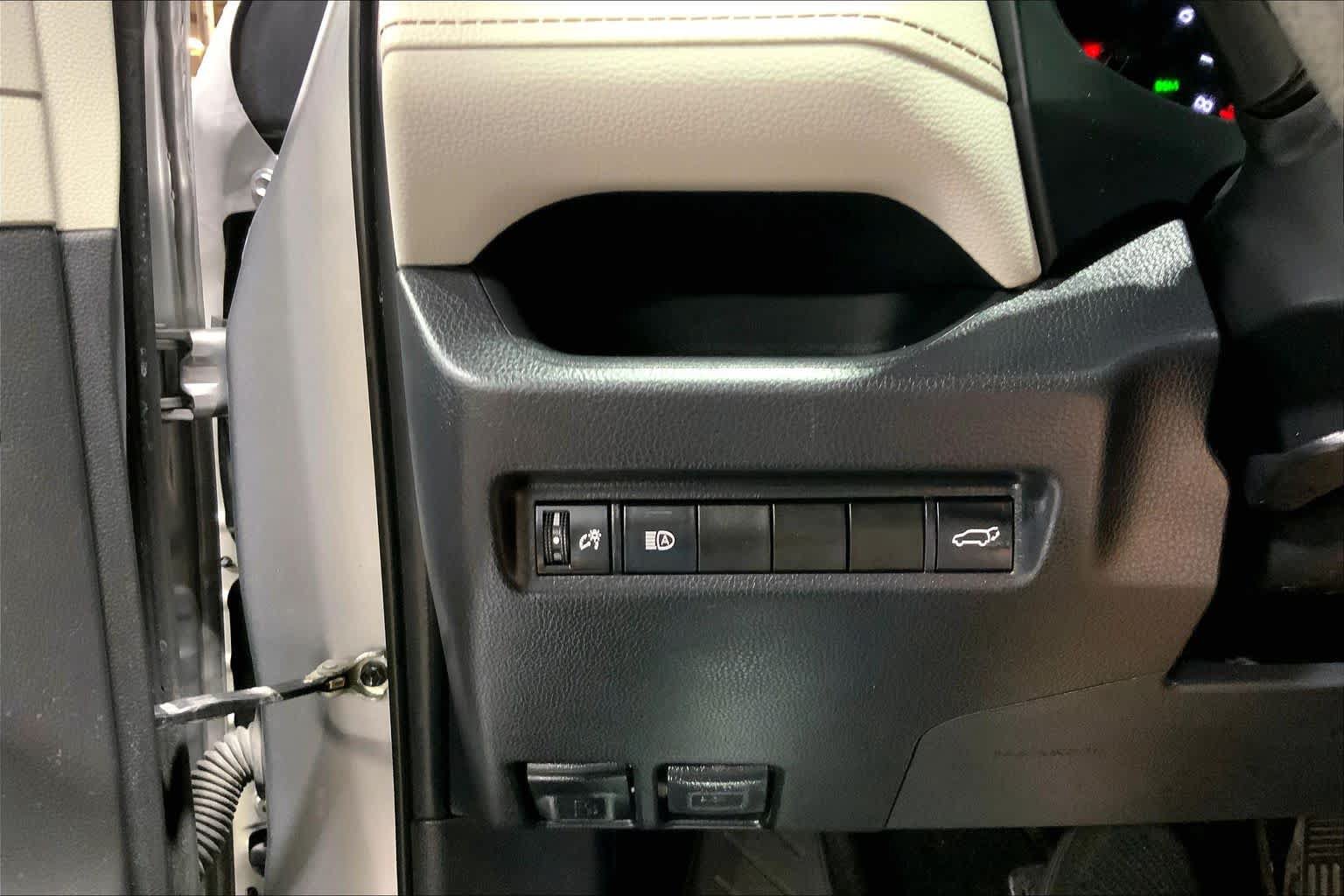Used 2020 Toyota RAV4 XLE w/ Convenience Package AWD/4WD image 35