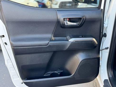 Used 2018 Toyota Tacoma TRD Off-Road image 35