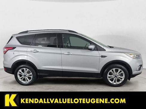 Used 2017 Ford Escape SE w/ Equipment Group 201A AWD/4WD image 6