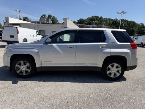 Used 2010 GMC Terrain SLE FWD image 4