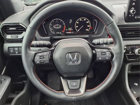 Used 2025 Honda Pilot TrailSport image 30