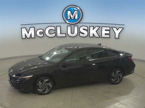 Used 2025 Hyundai Elantra SEL FWD image 1