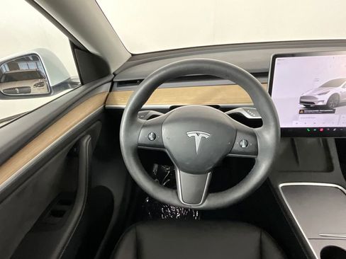 Used 2024 Tesla Model Y Long Range AWD/4WD image 10