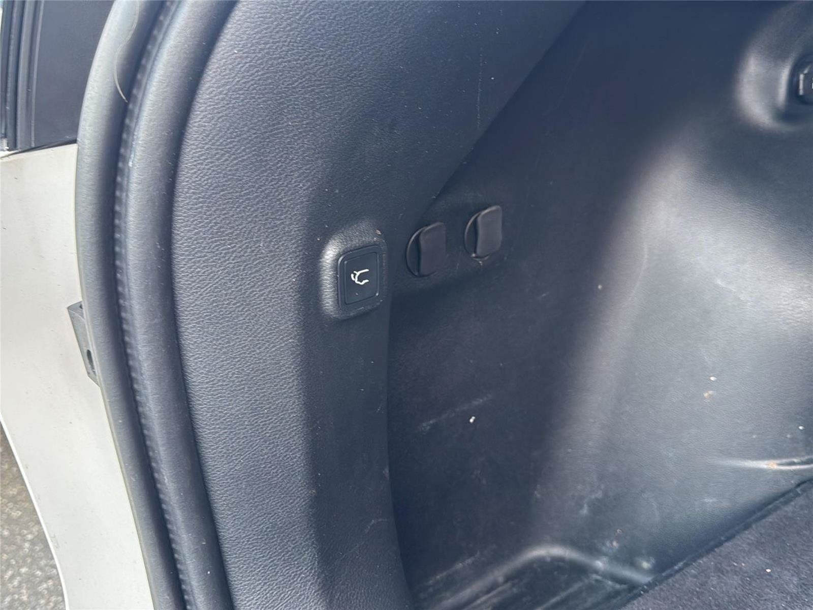 Used 2020 Jeep Cherokee Latitude Plus AWD/4WD image 21