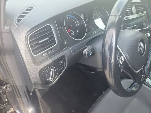 Used 2018 Volkswagen e-Golf SEL FWD image 20