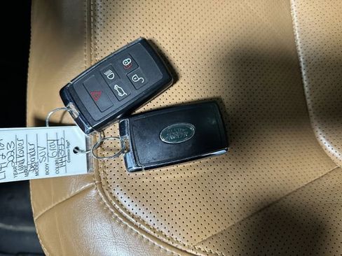 Used 2023 Land Rover Defender 130 First Edition image 28