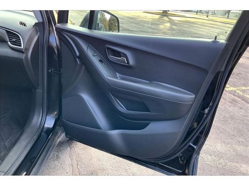 Used 2019 Chevrolet Trax LT image 25