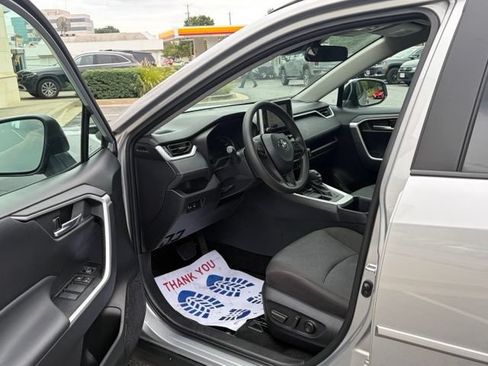 Used 2025 Toyota RAV4 XLE AWD/4WD image 14