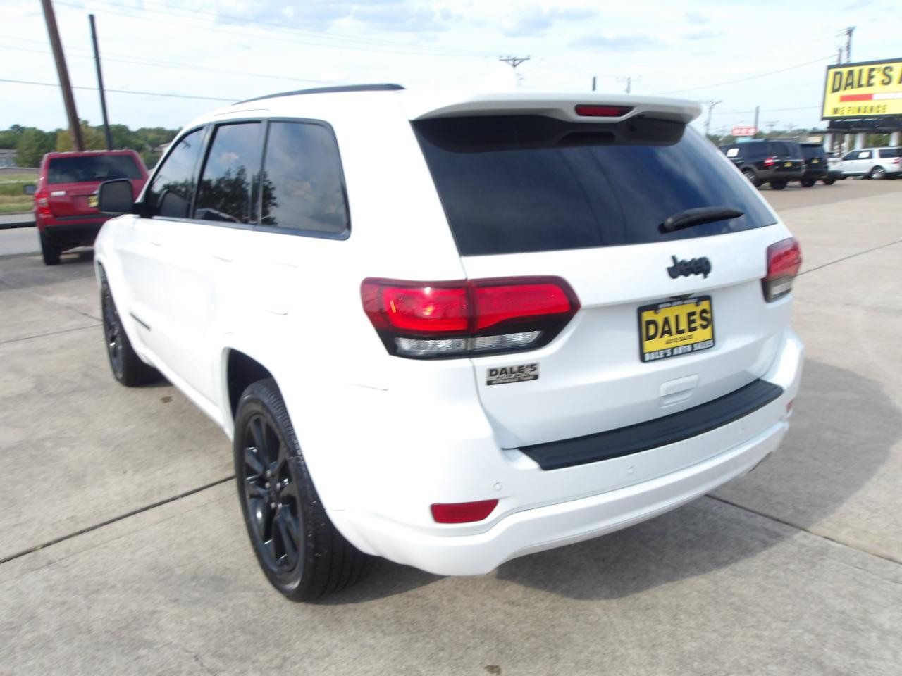 Used 2020 Jeep Grand Cherokee Altitude RWD image 14