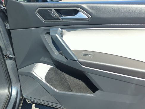 Used 2019 Volkswagen Tiguan SE image 16