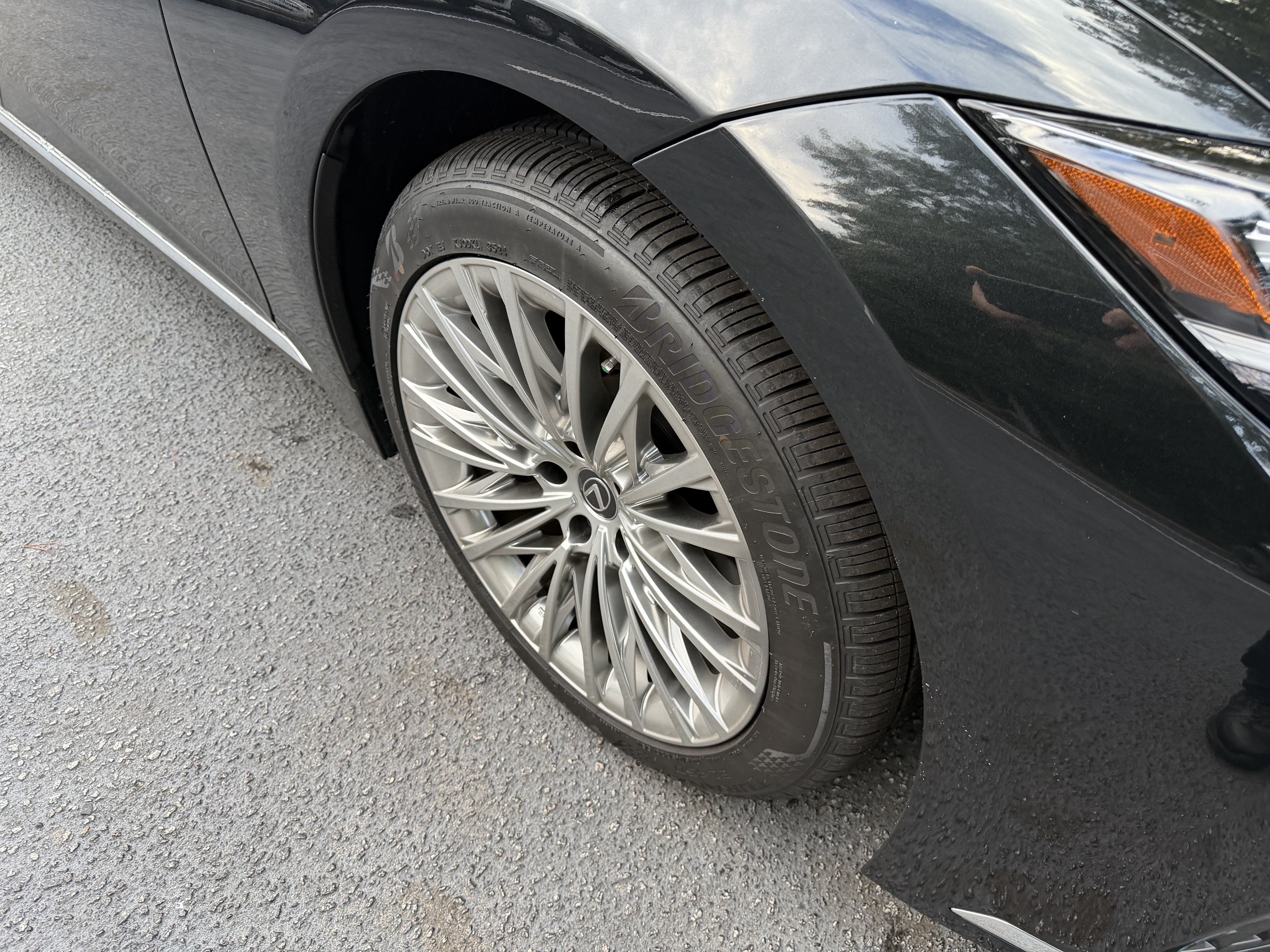 Used 2025 Lexus LS 500 RWD image 11