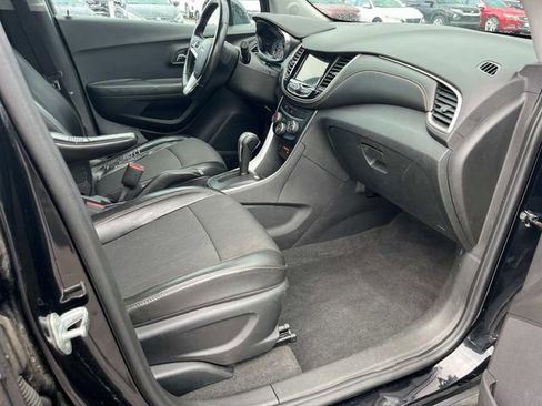 Used 2018 Chevrolet Trax LT w/ LT Convenience Package image 23