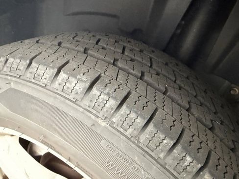 Used 2017 Ford Explorer XLT w/ Equipment Group 202A image 3