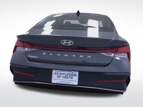 New 2026 Hyundai Elantra SE image 7