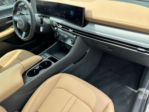 Used 2025 Hyundai Sonata Limited FWD image 10