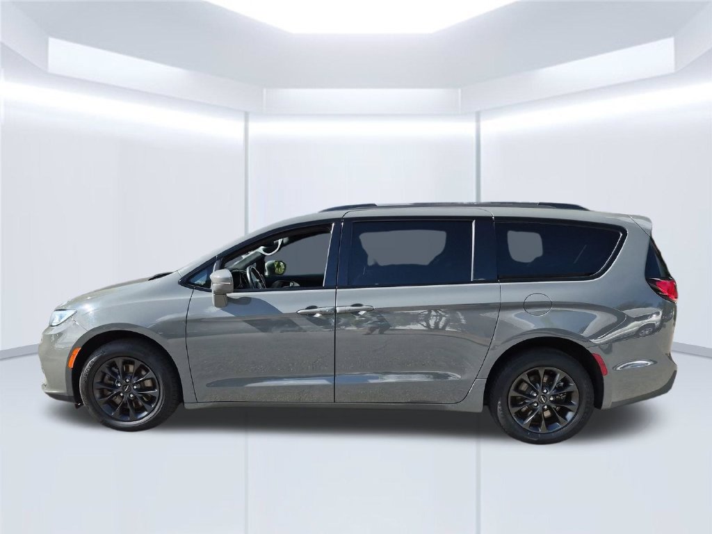 Used 2021 Chrysler Pacifica Limited w/ S Appearance Package AWD/4WD image 2