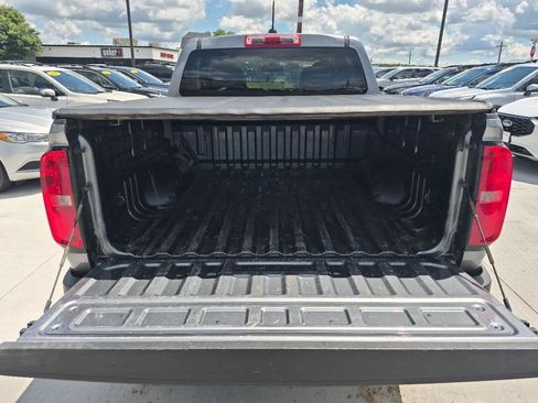 Used 2022 Chevrolet Colorado W/T AWD/4WD image 10