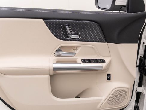 Certified 2025 Mercedes-Benz GLA 250 4MATIC image 13