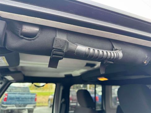 Used 2016 Jeep Wrangler Unlimited Sport w/ Power Convenience Group image 12