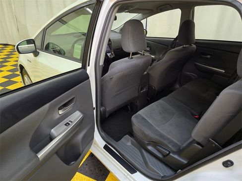 Used 2014 Toyota Prius V Two image 15